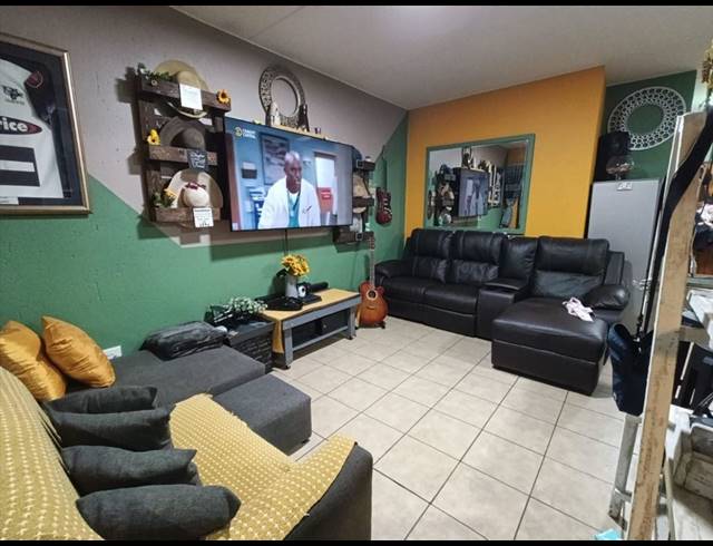 2 BEDROOM TOWNHOUSE FOR SALE IN BONAERO PARK
